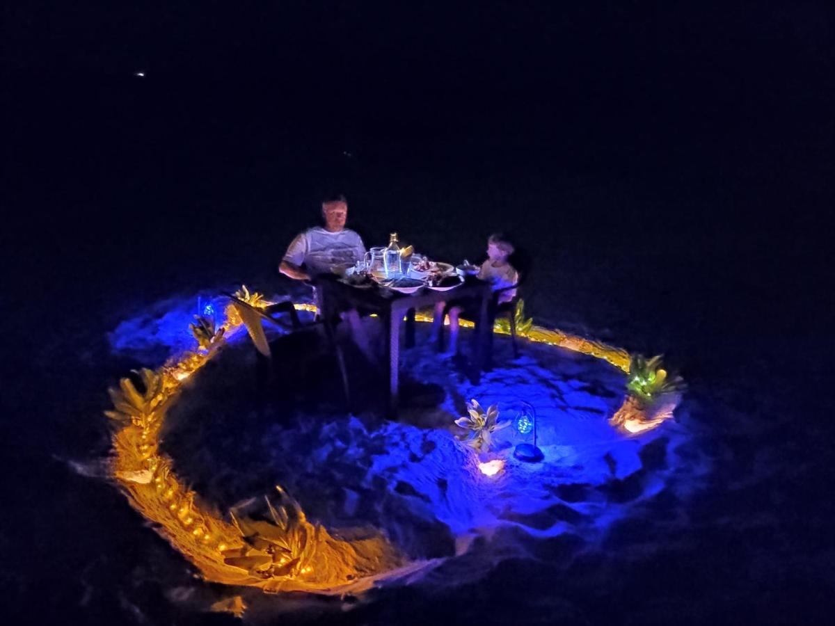 Ukulhas Villa Beach Hotel Buitenkant foto