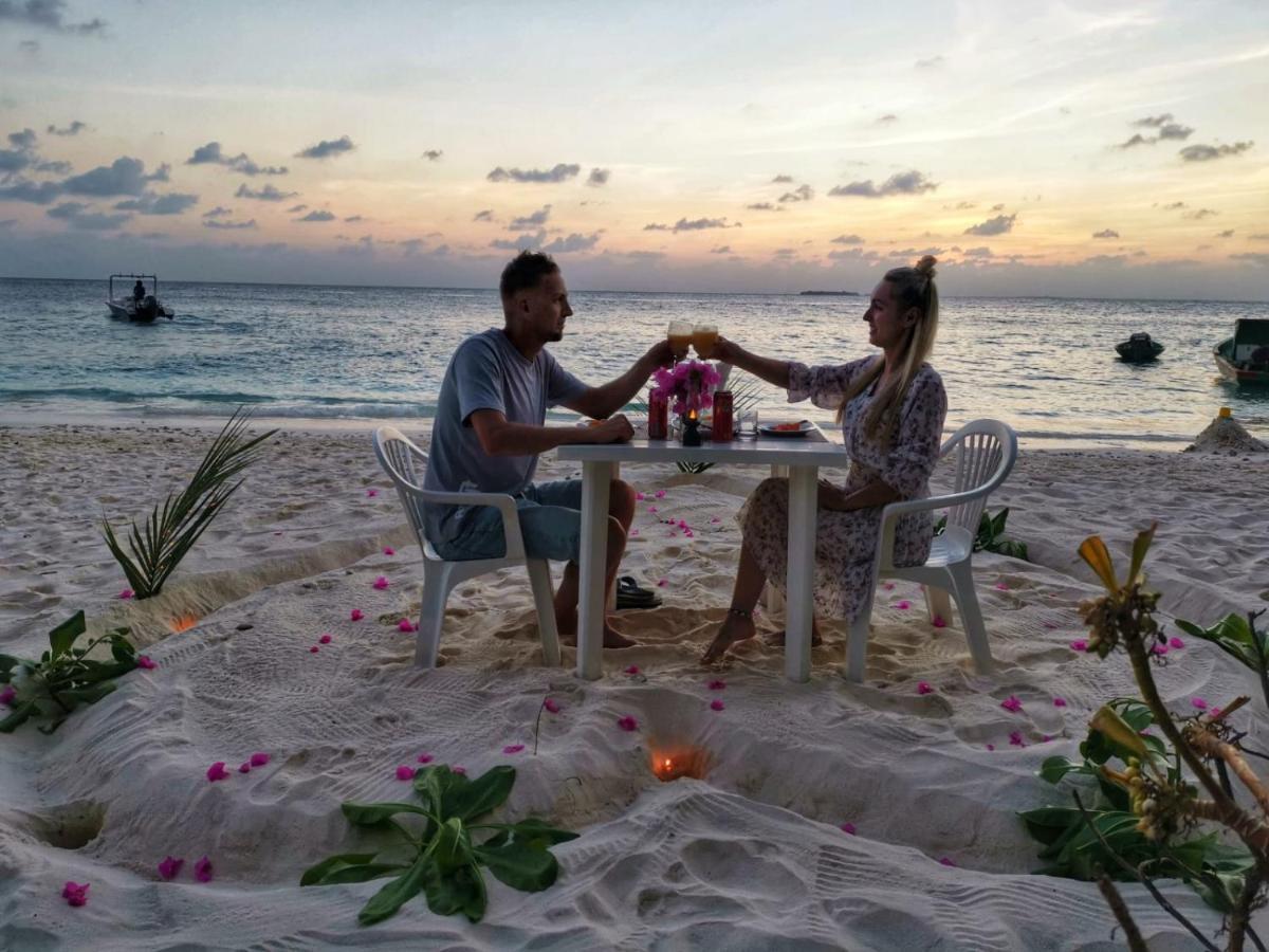 Ukulhas Villa Beach Hotel Buitenkant foto