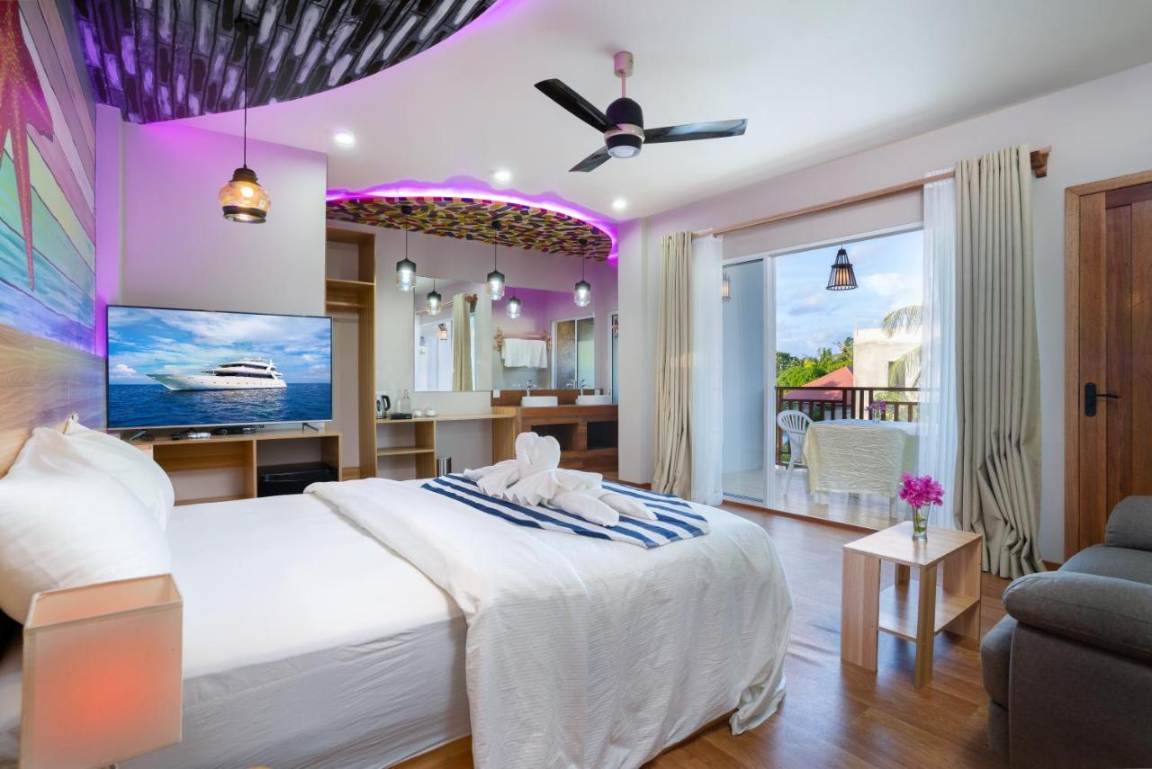 Ukulhas Villa Beach Hotel Buitenkant foto