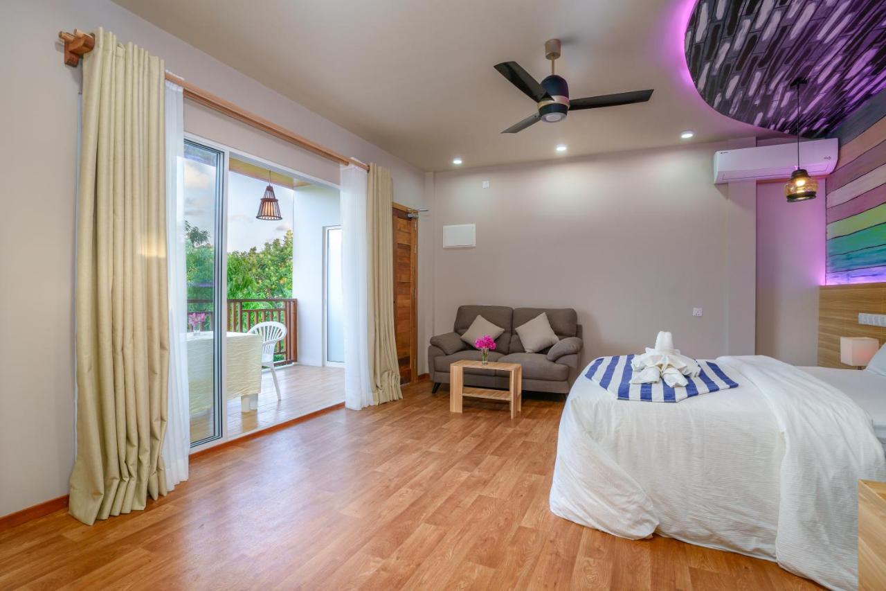 Ukulhas Villa Beach Hotel Buitenkant foto