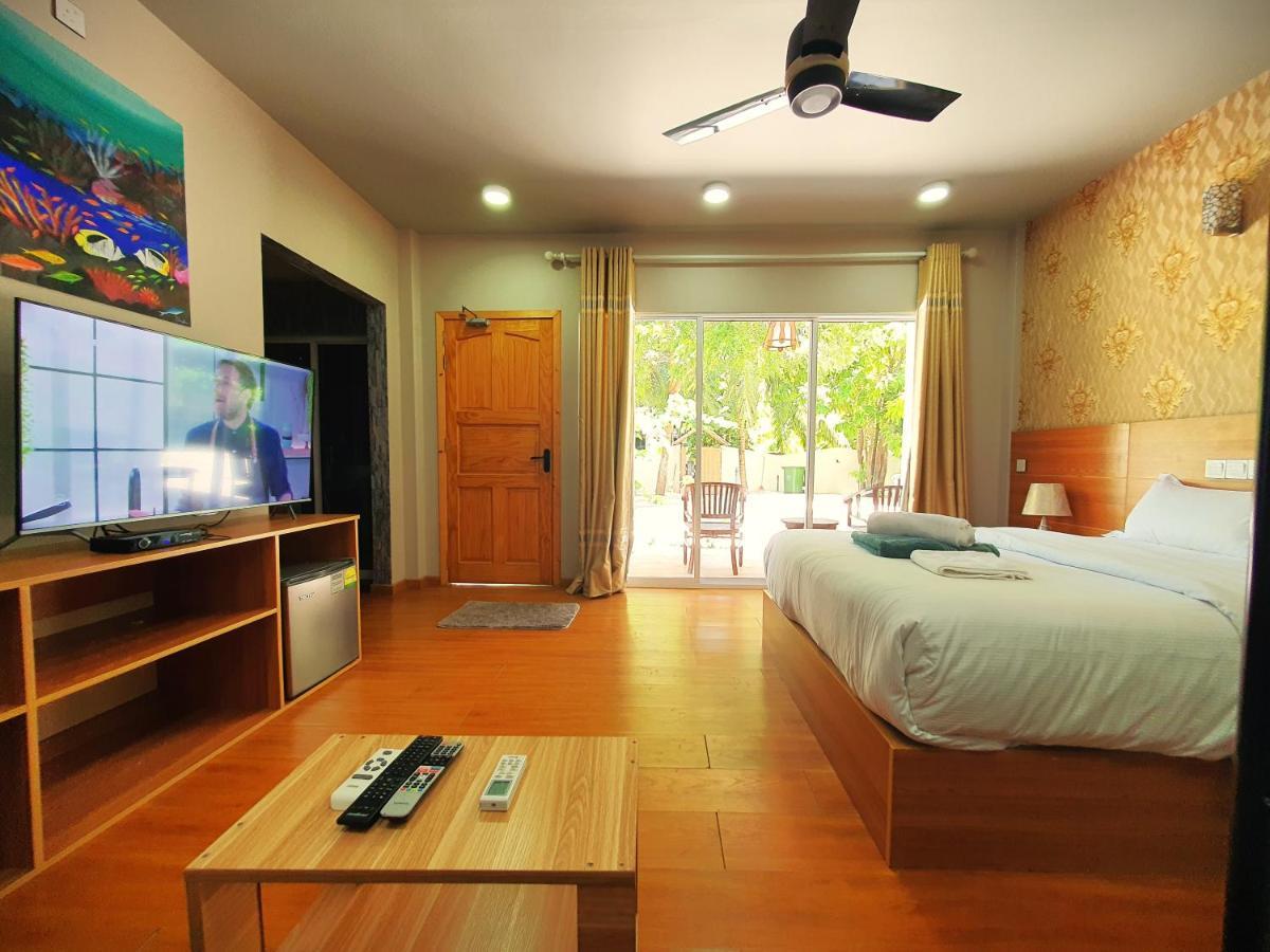 Ukulhas Villa Beach Hotel Buitenkant foto