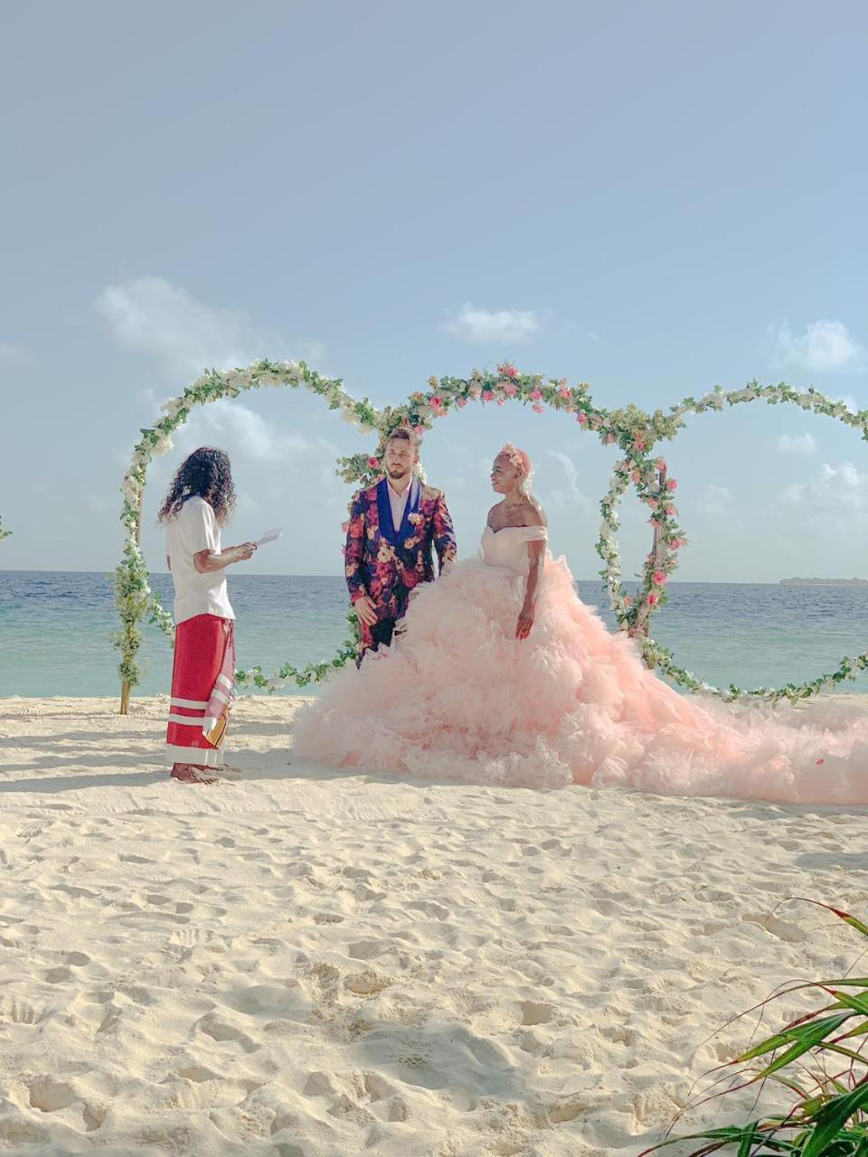 Ukulhas Villa Beach Hotel Buitenkant foto