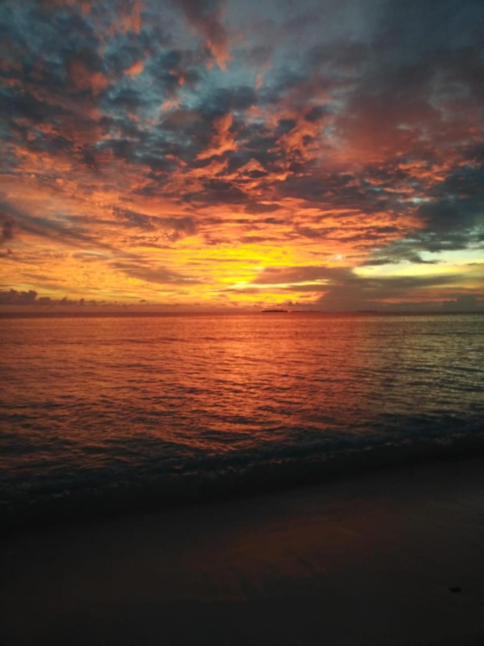 Ukulhas Villa Beach Hotel Buitenkant foto