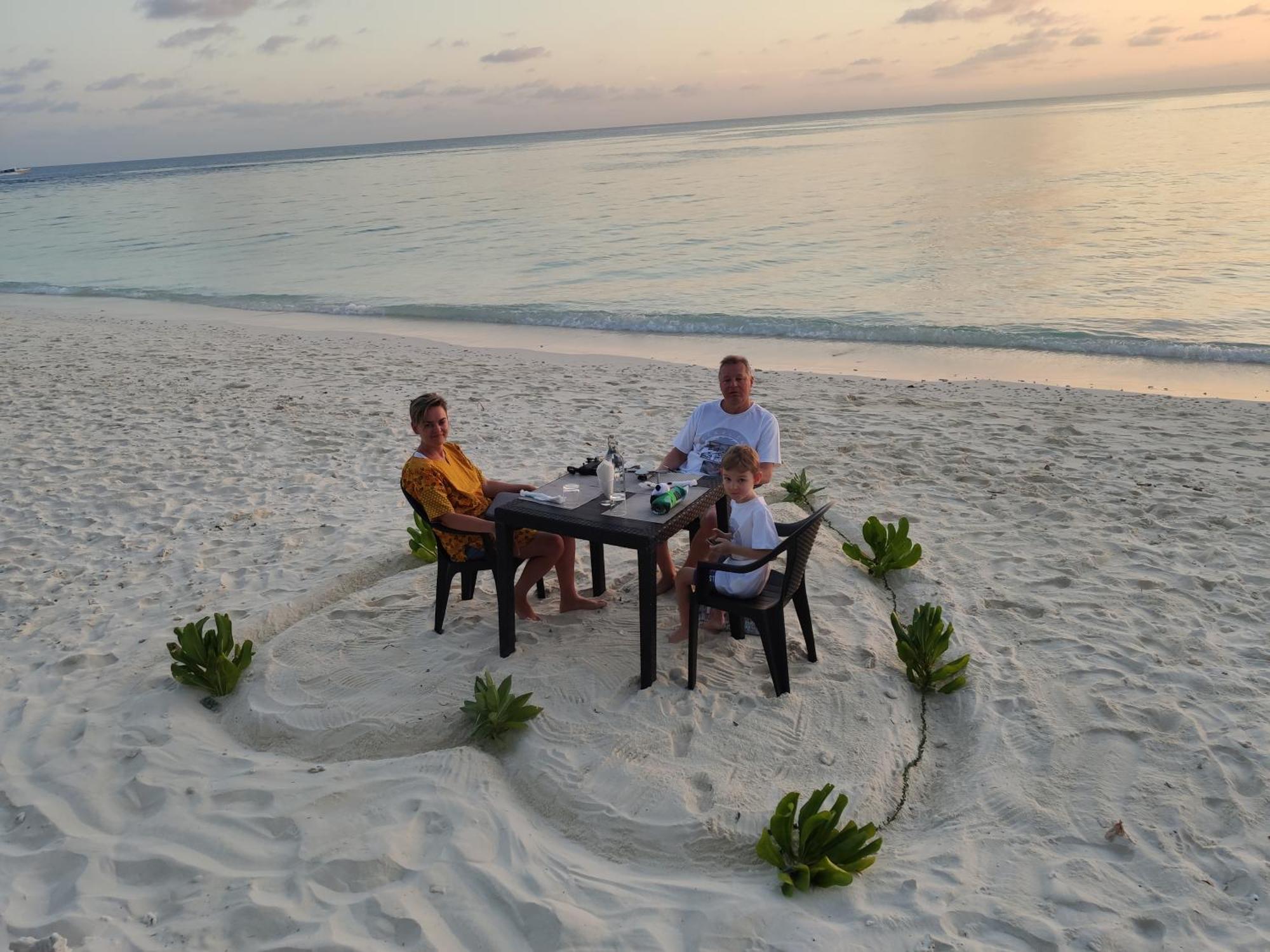 Ukulhas Villa Beach Hotel Buitenkant foto